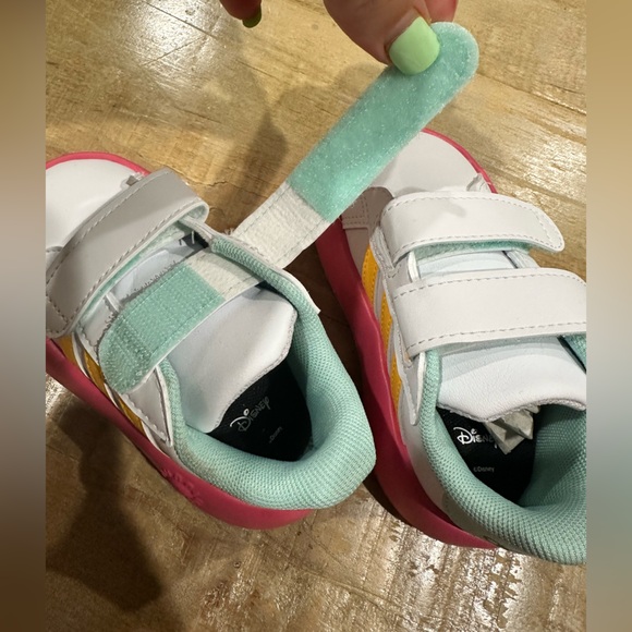 Adidas x disney baby girls kids Minnie Mouse Grandcourt Sneaker tennis shoes - Picture 13 of 15